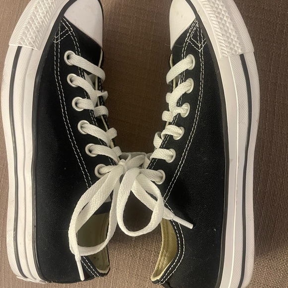 New Black Converse Size 7 - Picture 2 of 4